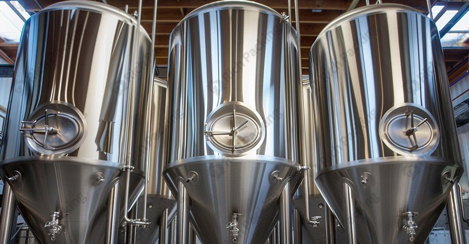 Stainless steel storage tank