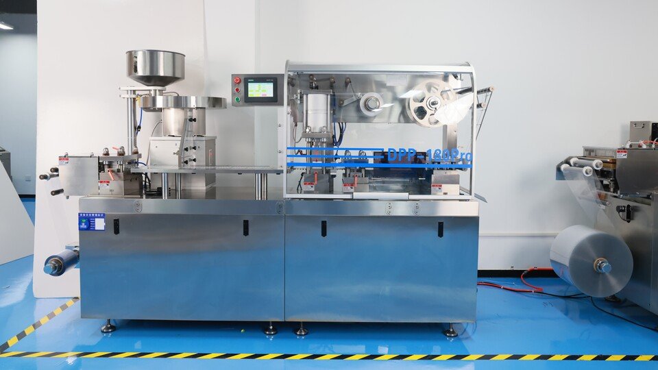 Flate-plate blister packing machine