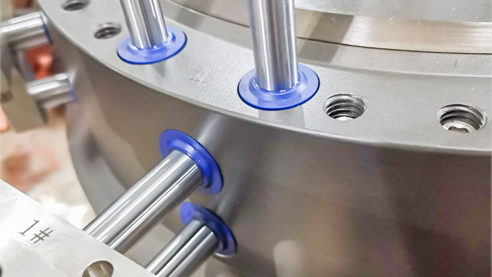 Dual-seal design isolates external dust