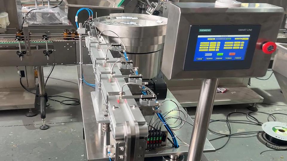 pre-cut single pouch desiccant bag inserting machine