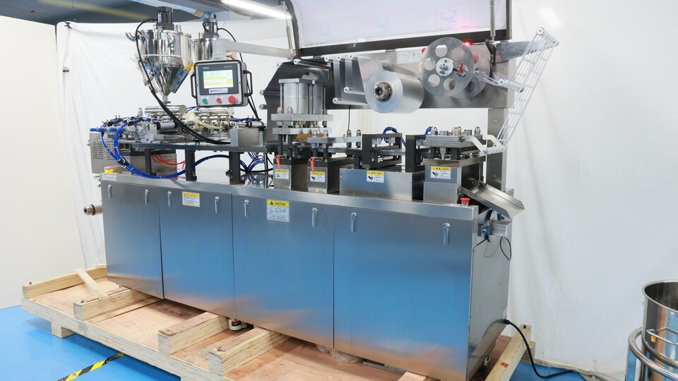 The Ultimate Guide to Choosing a Blister Packing Machine: Roller, Flat-Plate, or Roller-Plate?